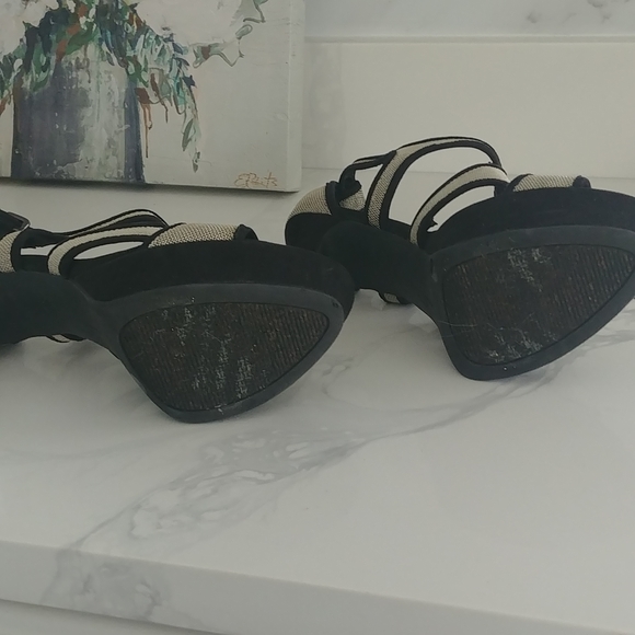 Jessica Simpson Unique Metal Mesh 5 inch heel with 1 inch plstform. Comfortable. - Picture 3 of 8